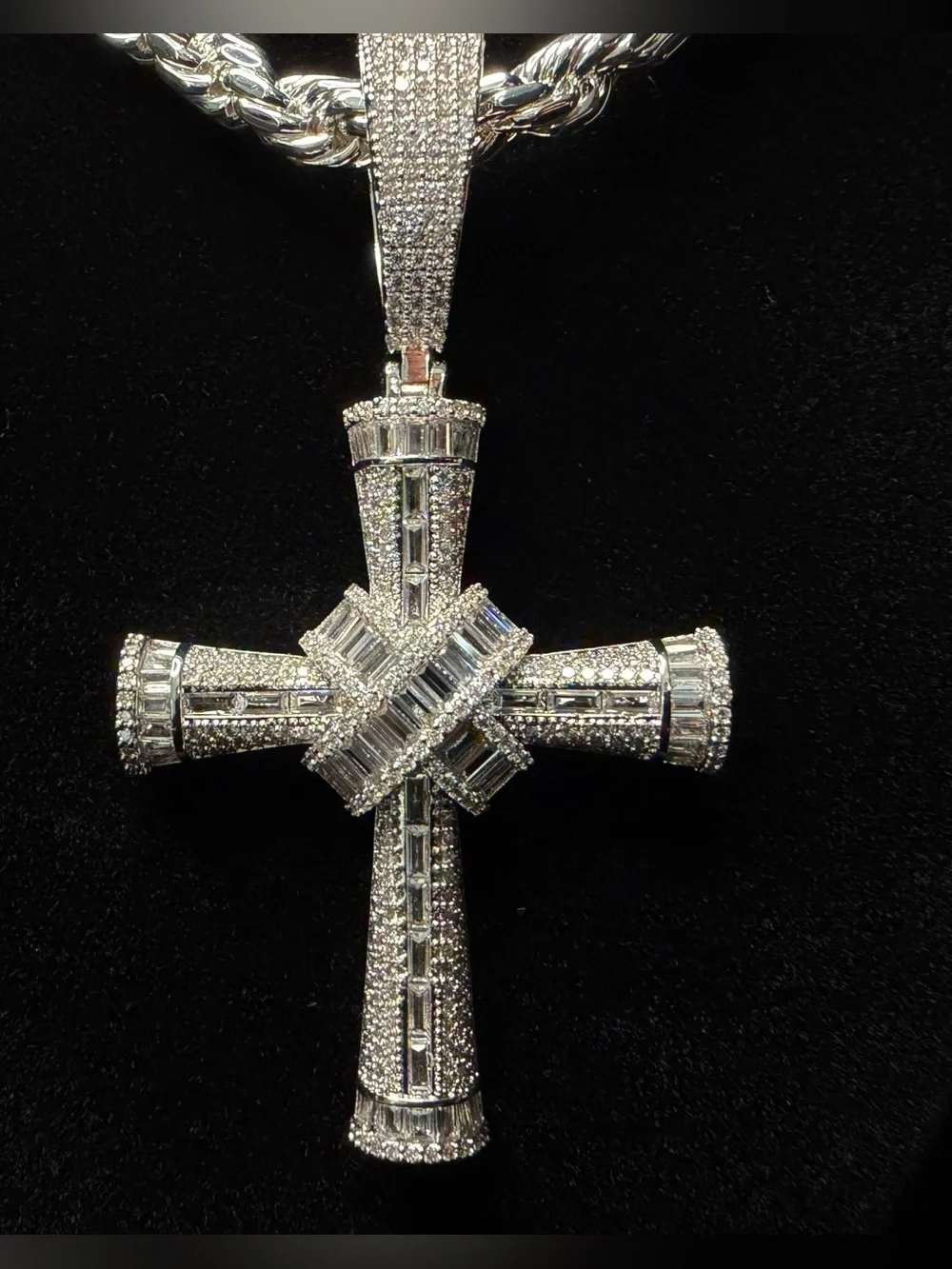 Iced Out Cross Pendant W/WG Finish 22in 5.5in Rope Chain Moissanite Brand New